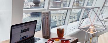 How to Work While Traveling: Stress-Saving Tips
