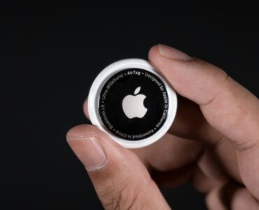 Protect your luggage with Apple AirTags