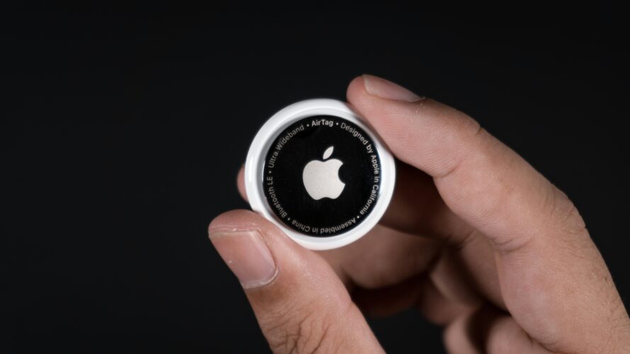 Protect your luggage with Apple AirTags